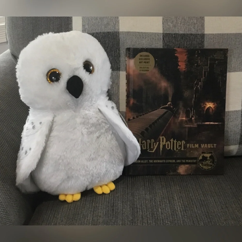 Harry Potter Hedwig Plush Owl NWT & Harry Potter Film Vault Book